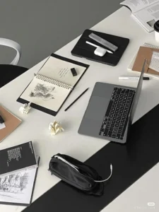 macbook and other things are placed in a table of a freelance digital marketer in thrissur